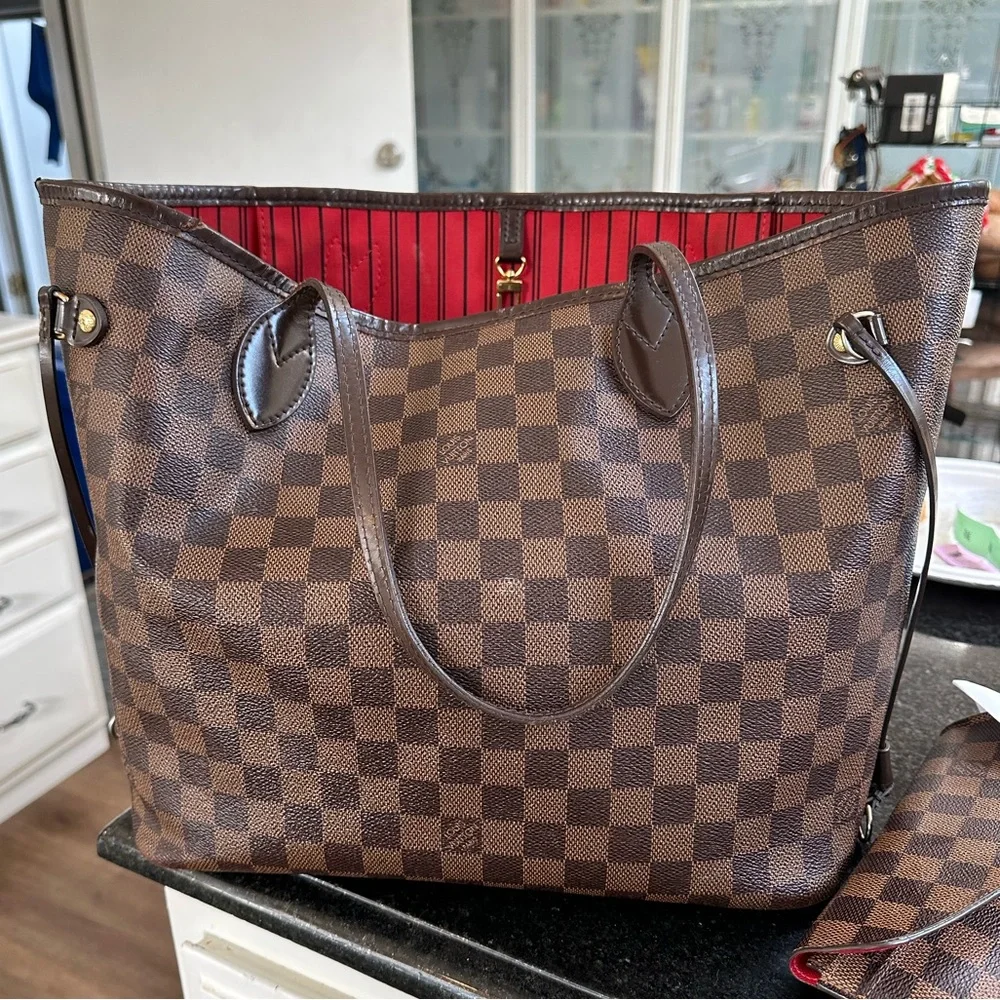 Louis Vuitton Neverfull MM Damier with red interior - Picture 8 of 14
